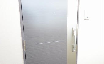 玄関ドアはダブルロックタイプ♪