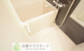 ゆったりサイズのお風呂です。