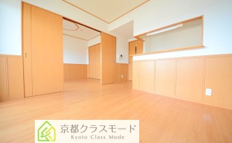 LDK 12.1帖　ウッドが多いと暖かな雰囲気になります。
