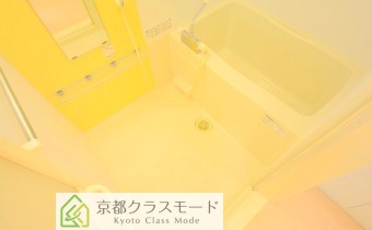 バス　元気なイエローパネルがポイント♪