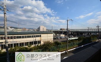ベランダからの景色　東向きですので朝日が入ってきますよ♪