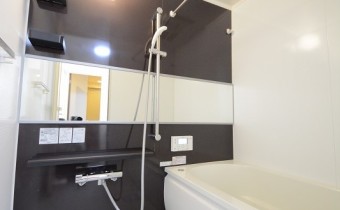 ※室内写真は同マンション内の別タイプの物です。