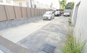 敷地内ガレージ（要：空き確認）