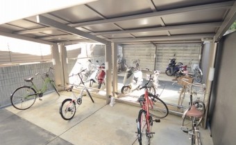 屋根付きの駐輪スペース
