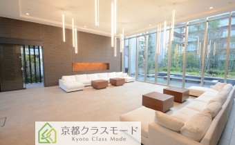 高級なホテルを思わせる綺麗なロビー