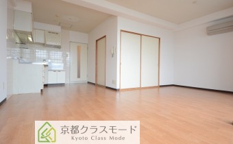 LDK 15帖　しっかりダイニングとリビングを分けられます。