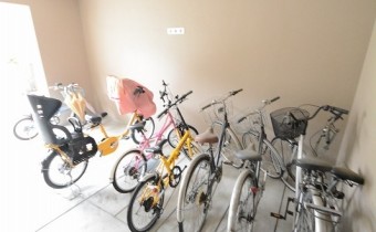 駐輪場　屋内駐輪場　他にも駐輪場があります！