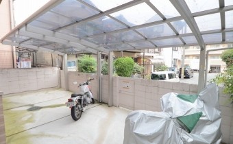 駐輪場　屋根付き駐輪場もあります