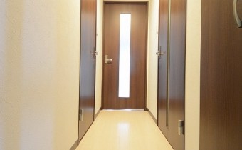 玄関　明るい玄関です！使い勝手の良いシューズBOX付き♪