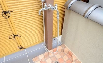その他共有部分　散歩から帰ったら足を洗いましょう。