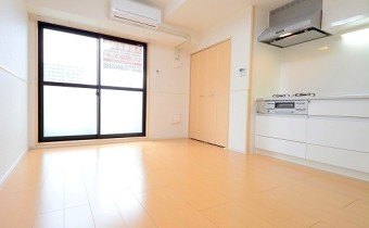 LDK 10帖　夕焼けの見えるリビングです。
