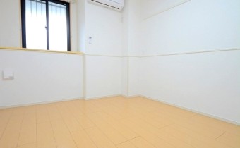 その他部屋・スペース　洋室 6帖　朝日が入るので寝室におススメ。