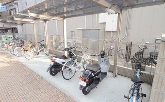 駐輪場　屋根付駐輪場付き♪