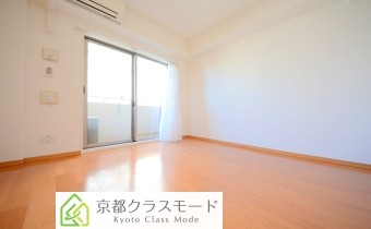 洋室　南向きで明るいですよ　※室内写真は同マンション内の別タイプのお部屋になります。