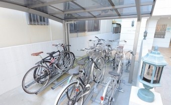 駐輪場　屋根付き駐輪場があります♪