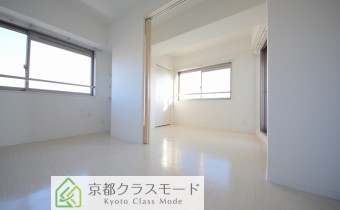窓が多いので明るい室内空間です♪