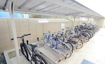 屋根付駐輪場があります