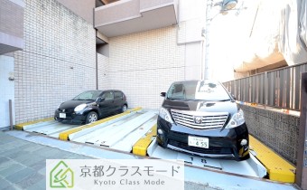 敷地内ガレージ　※要空確認