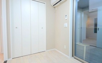 ※室内写真は301号室の写真です。