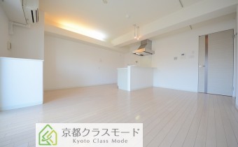 リビングは14.4帖♪白系の明るい室内空間が魅力です！