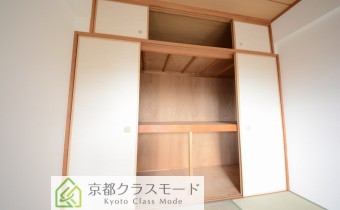 押入