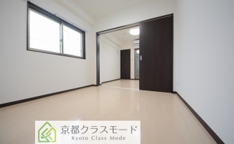 仕切りを開放すれば13帖の広々LDKに！