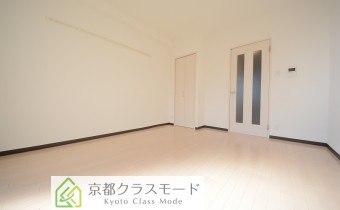 洋室は広々8.3帖タイプ！白系の明るい住空間♪
