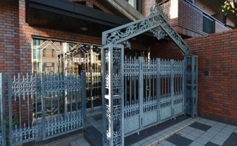 西洋風のオシャレな入り口