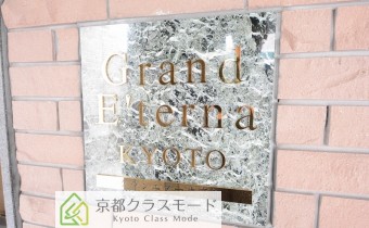高級感溢れるエンブレム