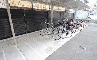 屋根付駐輪場もあります
