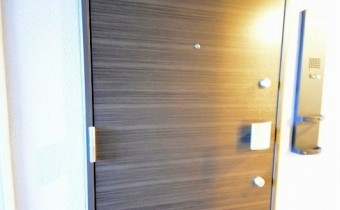 玄関扉※同マンション別室のお部屋です。