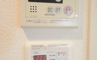 給湯器・浴室乾燥機操作パネル※同マンション別室のお部屋です。