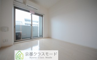 「白ベース」の明るい室内空間です♪※同マンション別タイプのお部屋です。