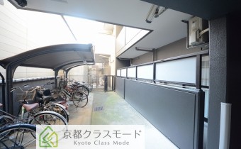 駐輪場　奥