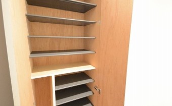 シューズＢＯＸ　※室内写真は同マンション内の205号室のものです。