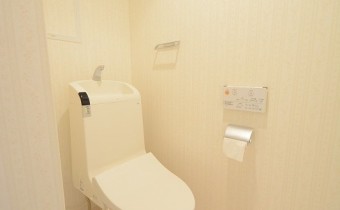 ウォシュレットトイレ　※室内写真は同マンション内の205号室のものです。