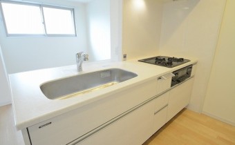 システムキッチン　※室内写真は同マンション内の205号室のものです。