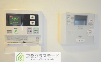 ＴＶモニター付オートロック　※室内写真は同マンション内の205号室のものです。