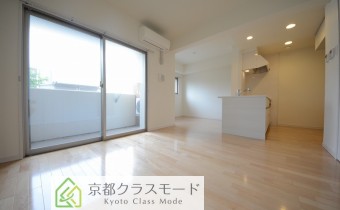 ※室内写真は同マンション内の205号室のものです。