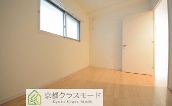 洋室　※室内写真は同マンション内の205号室のものです。