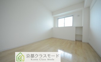 洋室　※室内写真は同マンション内の205号室のものです。