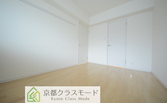 洋室　※室内写真は同マンション内の205号室のものです。