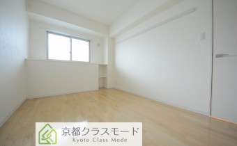 洋室　※室内写真は同マンション内の205号室のものです。