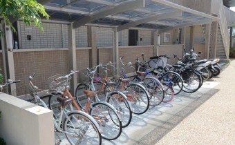 屋根付駐輪場もあります