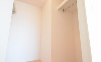 収納力抜群のウォークインクローゼットです！