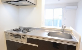 グリル付き3口コンロのシステムキッチンです♪
