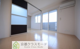 8.9帖のリビングはエアコンもあり快適♪朝の日差しが気持ちいいリビングです
