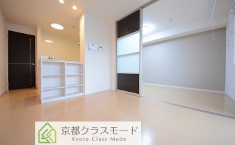 仕切りを開ければ15.1帖の広々LDKになります！アクセントクロスもお洒落です♪