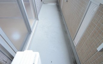朝の日差しが気持ち良い東向きバルコニー