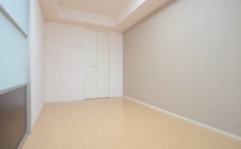 洋室6.2帖　アクセントクロスがオシャレなお部屋です